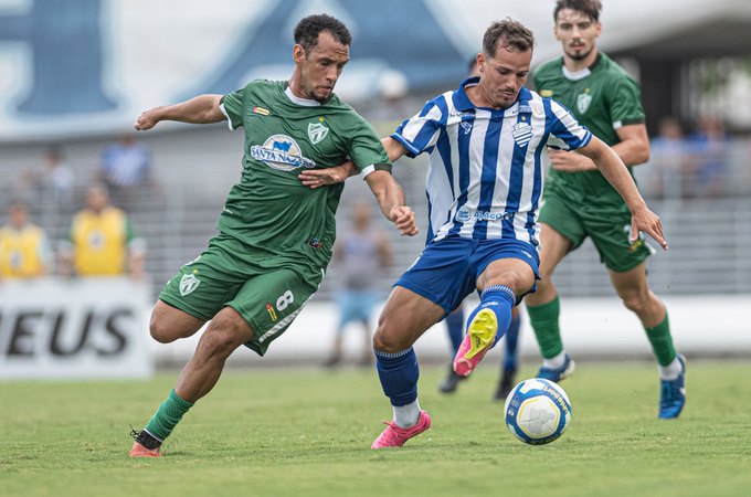 Com dois gols de Tiago Marques, CSA vence o Murici por 2 a 0 e assume liderança do Alagoano 2025