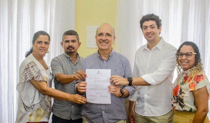 Prefeito Ronaldo Lopes assina ordem de serviços para Casa do Empreendedor de Penedo