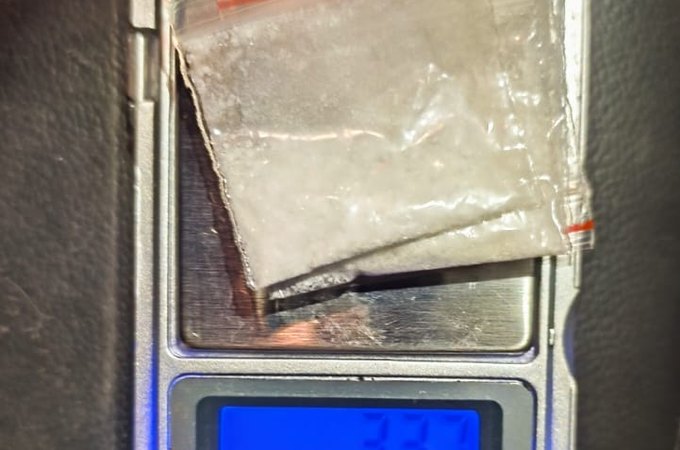 Jovem sem carteira de habilitação é flagrado com drogas e carro irregular em Arapiraca