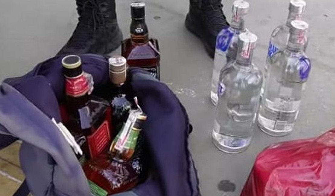 Dupla se passa por cliente e furta bebidas de supermercado no interior de Alagoas