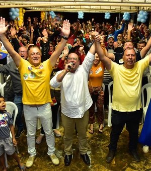 Vereador Fabiano Leão promove reunião e apresenta seus candidatos