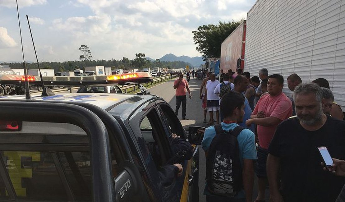 Mesmo com acordo, caminhoneiros mantêm protestos nas rodovias federais