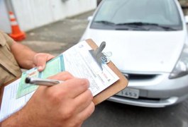 Justiça condena homem que deu R$ 50 a policial em vez de CNH