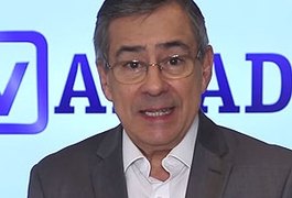 Paulo Henrique Amorim ataca a Globo e chama Bonner e Renata de 'canastrões'
