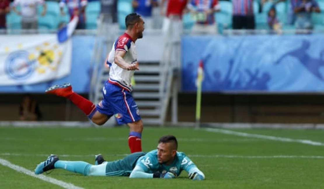 Com três de Gilberto, Bahia domina Flamengo e afasta cariocas da ponta