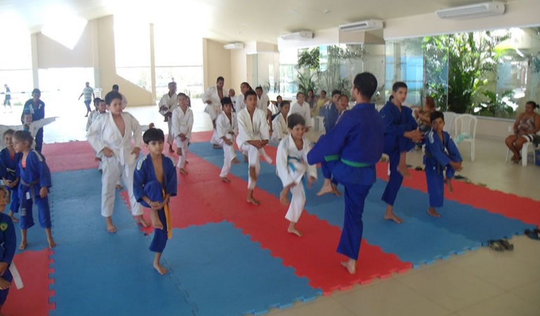 AABB de Arapiraca encerra o ano esportivo graduando alunos de judô