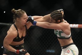 Ronda Rousey nocauteia a brasileira Bethe Correia em 34 segundos