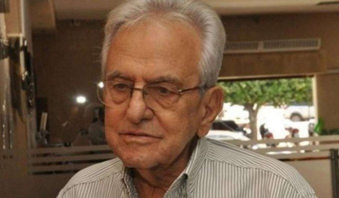 Ex-governador morre de covid-19 dentro de ambulância durante transferência para UTI