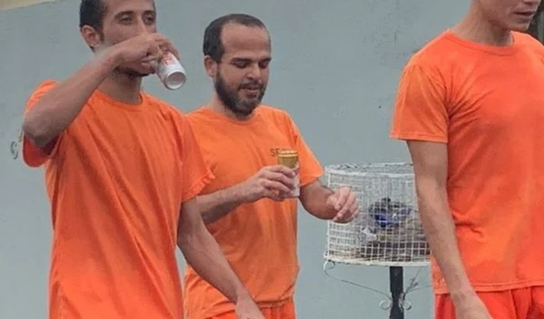 Detentos flagrados tomando cerveja na saidinha de fim de ano voltam para a prisão mais cedo