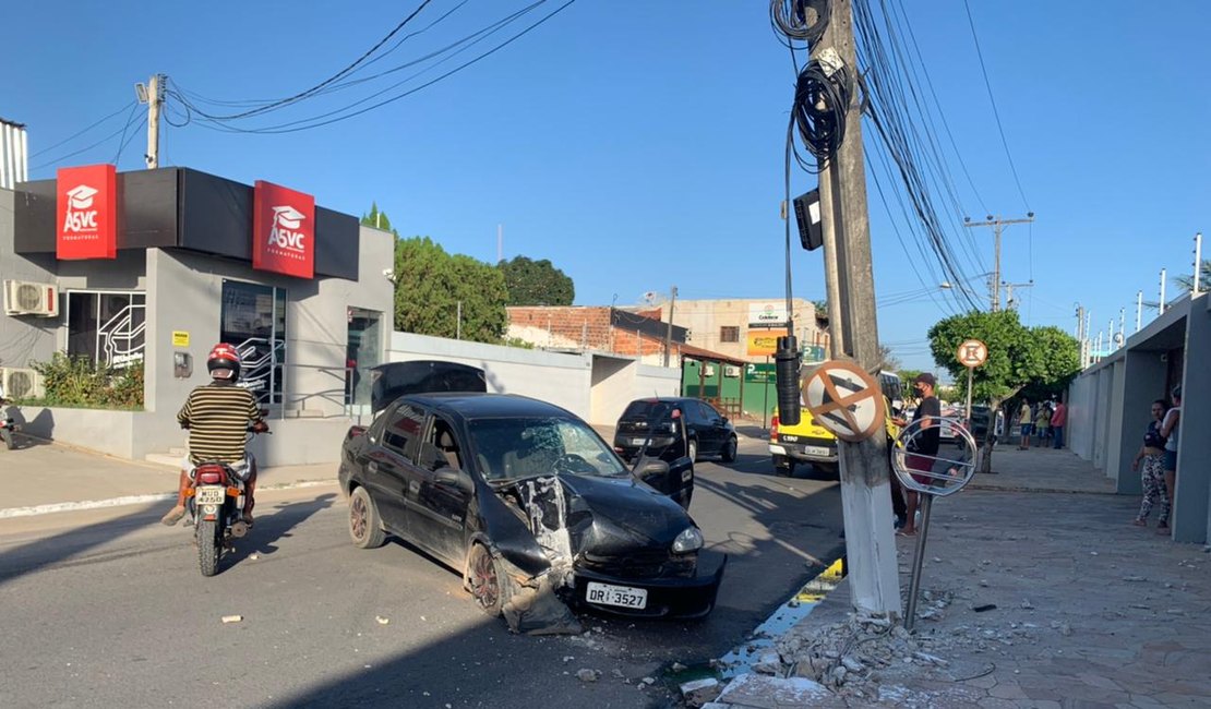 VÍDEO: Carro fica destruído após motorista tentar desviar de moto em Arapiraca