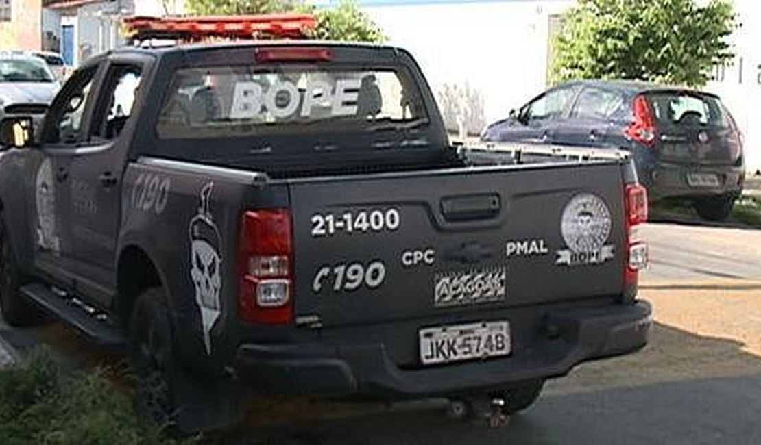 Polícia cumpre mandados de prisão na orla lagunar de Maceió