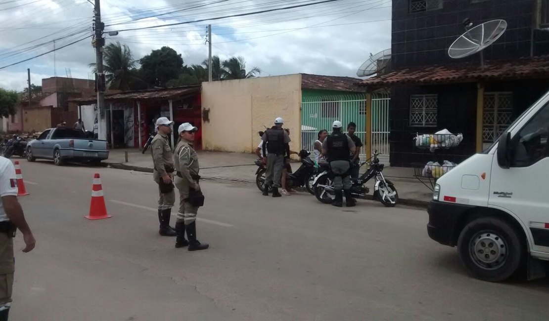 PM recupera moto roubada durante blitz em Arapiraca