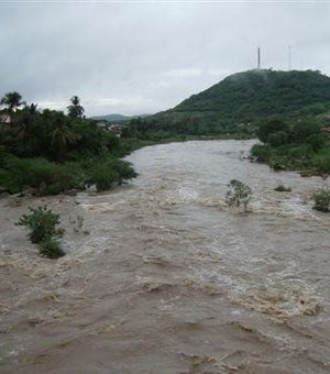 Nível do Rio Ipanema sobe nas últimas horas, colocando população em alerta