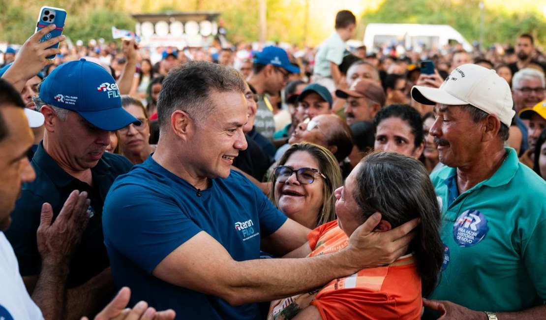 Renan Filho anuncia centro de hemodiálise durante Caravana em Santana do Mundaú