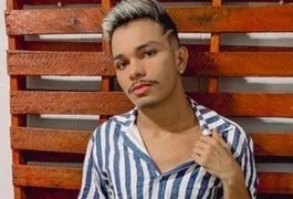 Cantor de forró morre em acidente de carro após show no Ceará