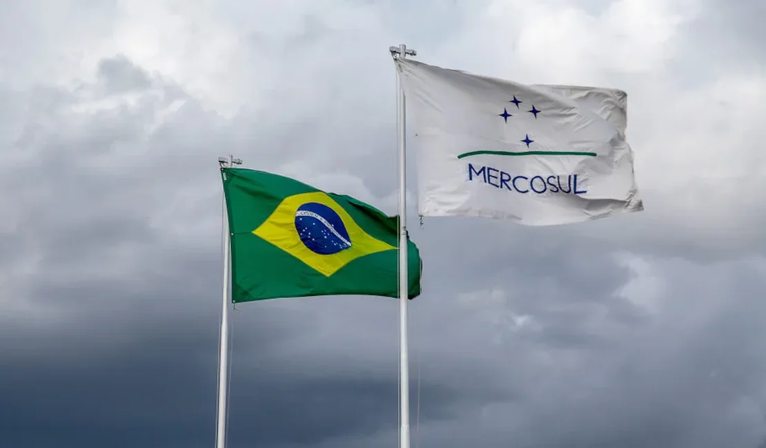 Mercosul e União Europeia assinam acordo comercial neste sábado (17)