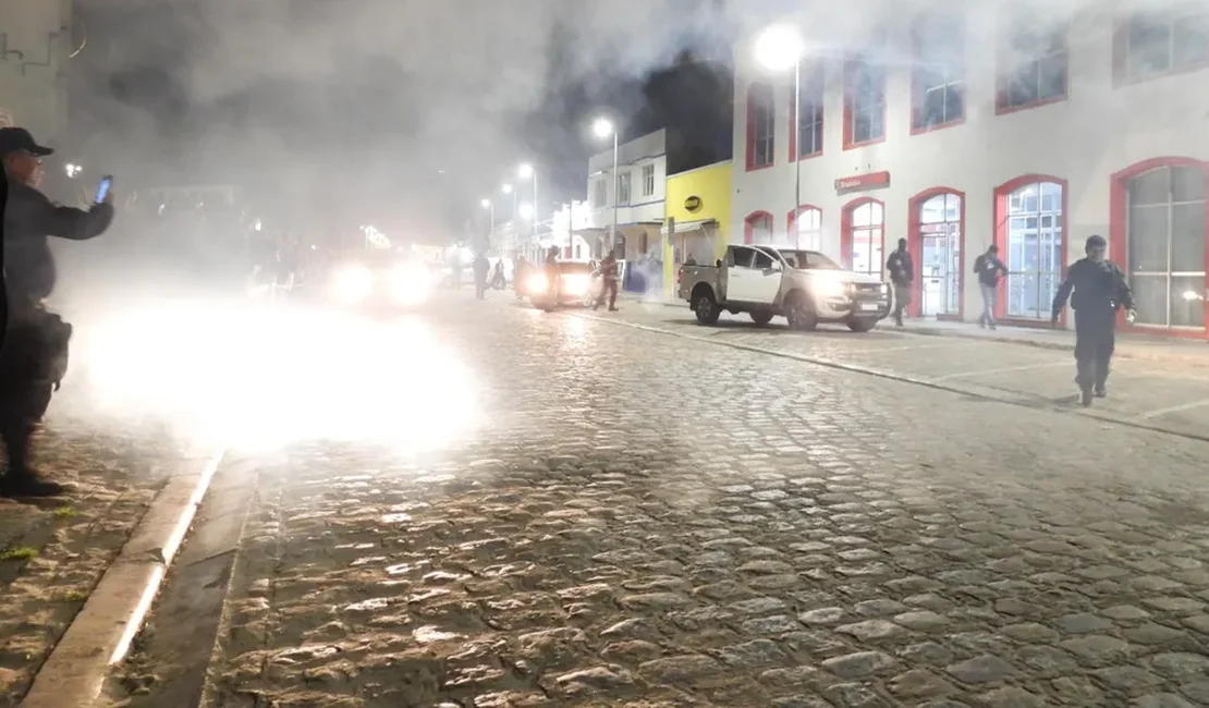 Simulação de assalto a banco é realizada no centro de Maceió