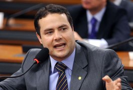 Renan Filho deve extinguir até oito secretarias de Estado