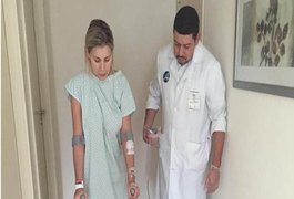 Andressa Urach inicia tratamento de fisioterapia em hospital