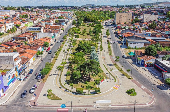 Suspeito de furto é detido por vítima, mas consegue fugir após tentar furtar porta de madeira, em Arapiraca