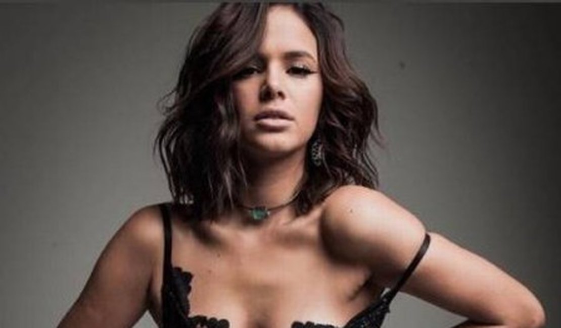 Bruna Marquezine posa sexy, mas afirma: ‘Não tenho a imagem que gostaria de ter’