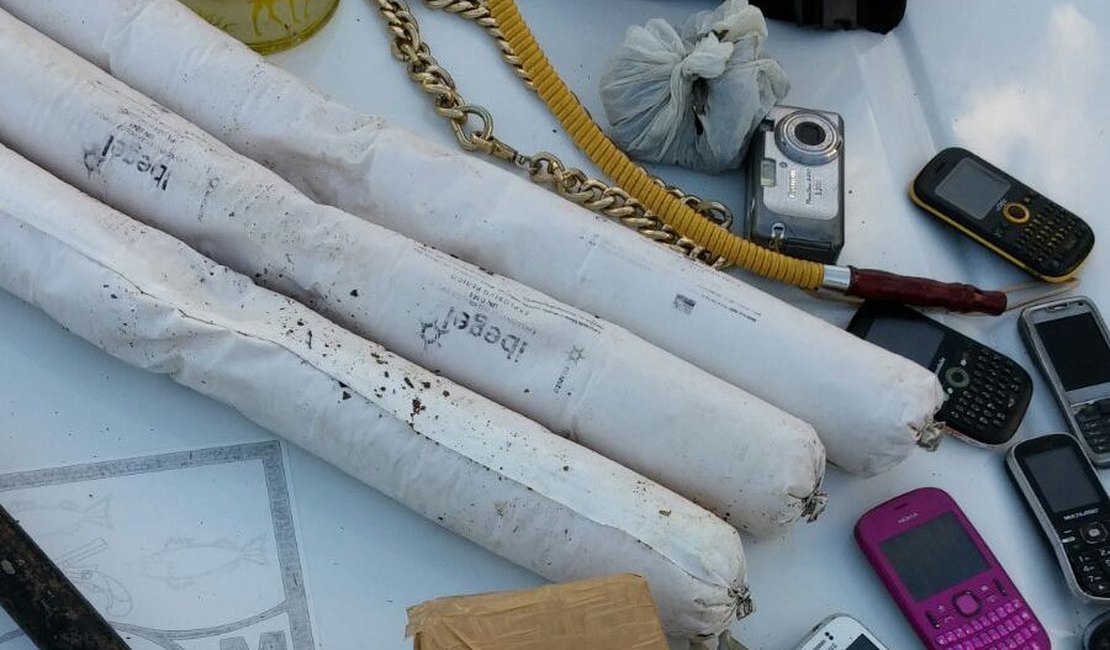 Operação conjunta da PM aprende drogas e dinamites em Maceió