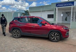 Mulher que matou médico a tiros em Arapiraca é capturada enquanto fugia para Maceió