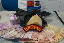 BPTran prende passageiro de mototaxista suspeito de tráfico de drogas em Maceió