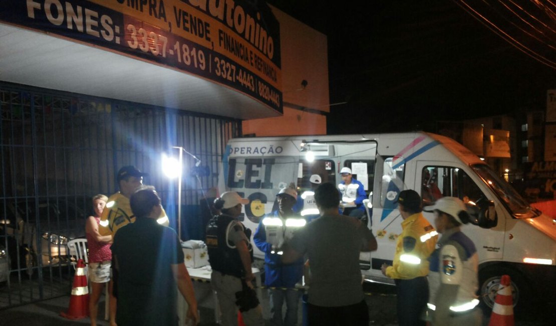 Operação Lei Seca autua trinta e quatro condutores em Maceió