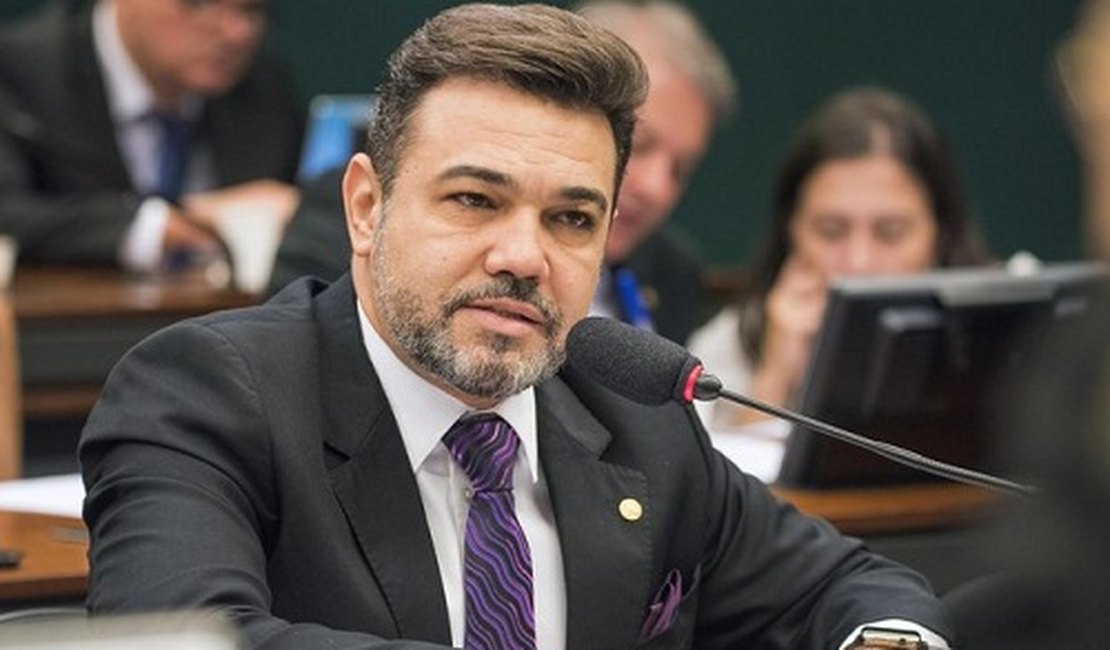 Marco Feliciano ameaça pedir impeachment de Mourão por conspiração contra Bolsonaro