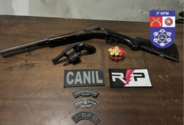 Mulher é flagrada com duas armas de fogo em veículo no bairro Cacimbas