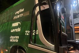 Ônibus do time feminino do Palmeiras é apedrejado em rodovia de SP