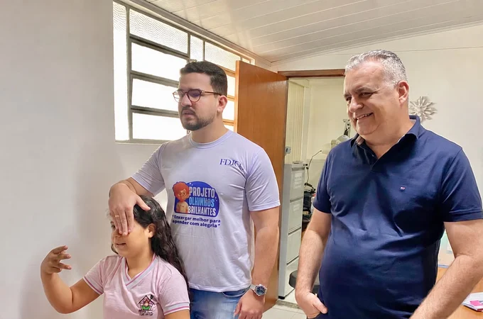 Com emenda de Alfredo Gaspar, Projeto Olhinhos Brilhantes atende quase 7 mil pessoas e garante nova etapa em 2026