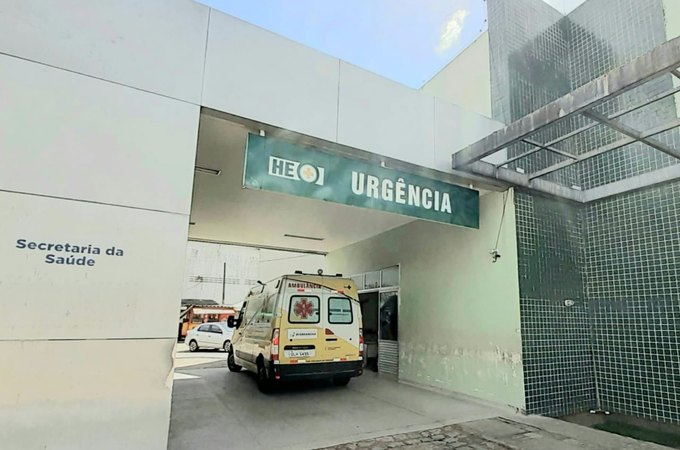 Duas adolescentes em motocicleta caem do veículo e ficam feridas em Arapiraca