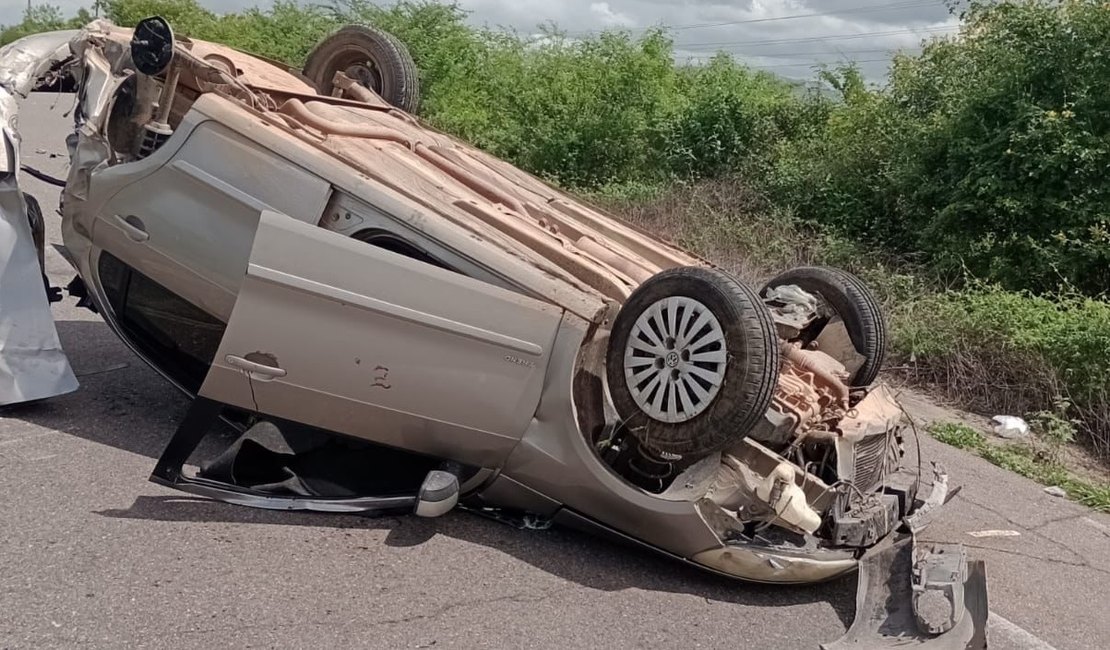 Capotamento é registrado na AL-220 entre Delmiro Gouveia e Olho d’Água do Casado