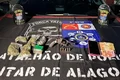 Ação da PM apreende armas de fogo e drogas, em Maceió