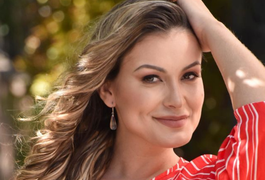 Andressa Urach estuda propostas para fazer propaganda de calcinha e cervejaria