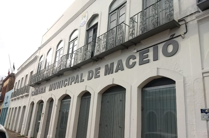 Crise entre Executivo e Legislativo de Maceió impede votação da LDO 2026 e expõe desgaste político