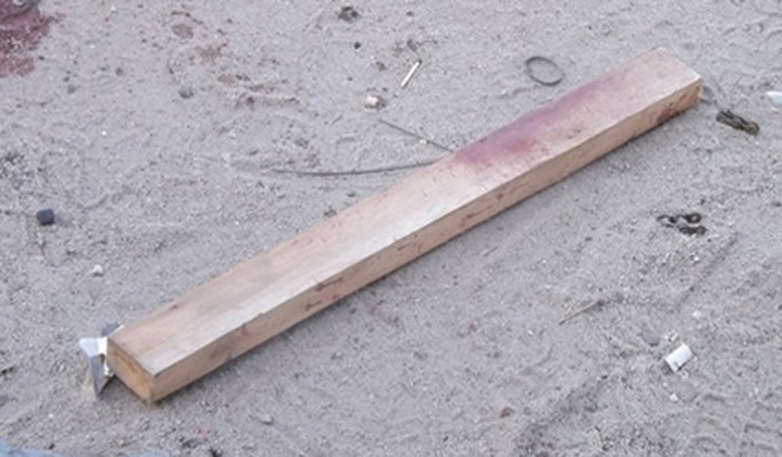 Homem morto a pauladas é encontrado por trás de igreja