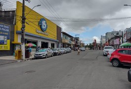 Homem deixa várias caixas de ovos para trás ao ser flagrado furtando estabelecimento na Rua 15