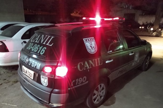 Após denúncia anônima, Polícia Militar prende mulher e apreende drogas em residência em Arapiraca