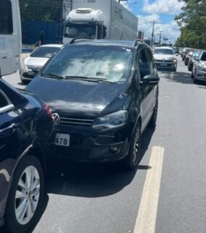 Vídeo. Motorista com sinais de embriaguez é preso após causar acidente e xingar policiais, em Maceió