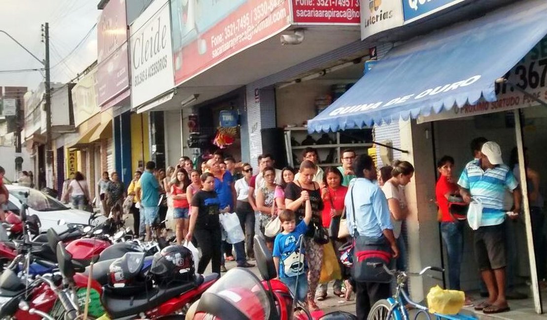 Paralisação dos bancários gera grandes filas em casas lotéricas de Arapiraca