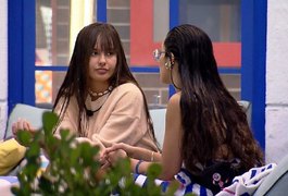 Thaís reclama por ser chamada de trouxa, e Juliette dá resposta sincerona