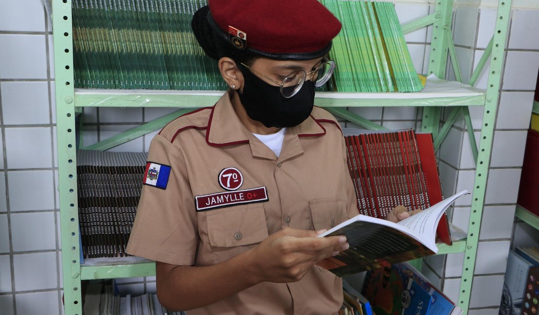 Aluna do Colégio Tiradentes vence o maior concurso de literatura infantil do Brasil