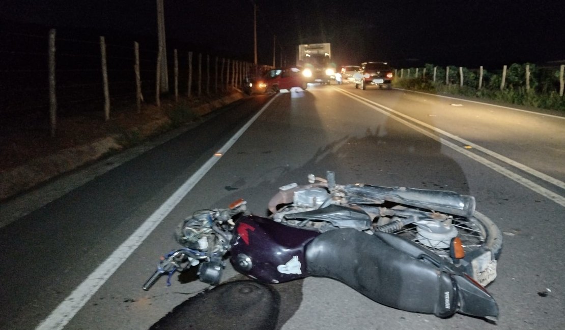Colisão frontal entre motocicleta e veículo de passeio deixa homem gravemente ferido, em Girau do Ponciano