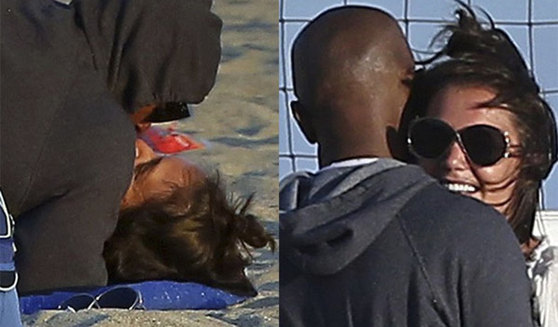 Katie Holmes e Jamie Foxx são flagrados aos beijos pela primeira vez
