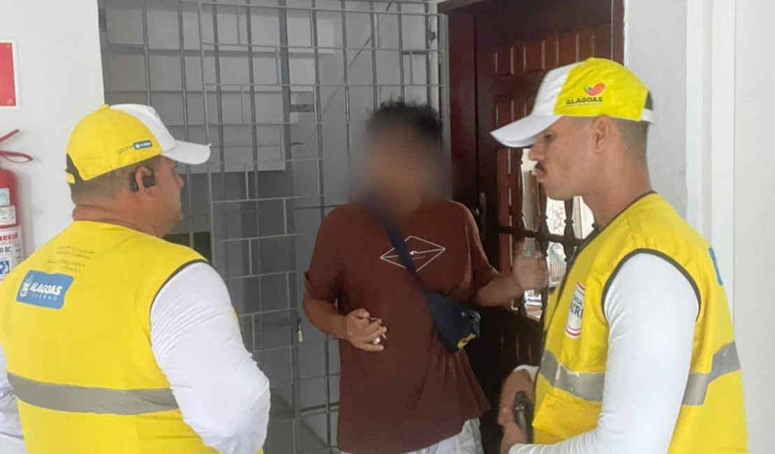 Entregador desconfia de encomenda e ajuda Ronda no Bairro a prender suspeito de tráfico