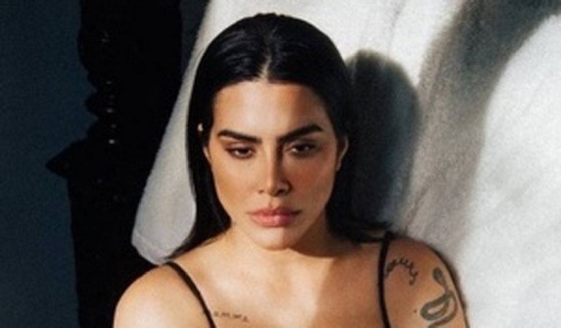 Cleo dá chamada em post: 'Por fora: sexy. Por dentro: se situa!'