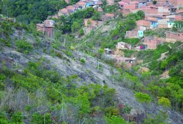 Menina de 10 anos é ferida durante tiroteio no Barro Duro, em Maceió